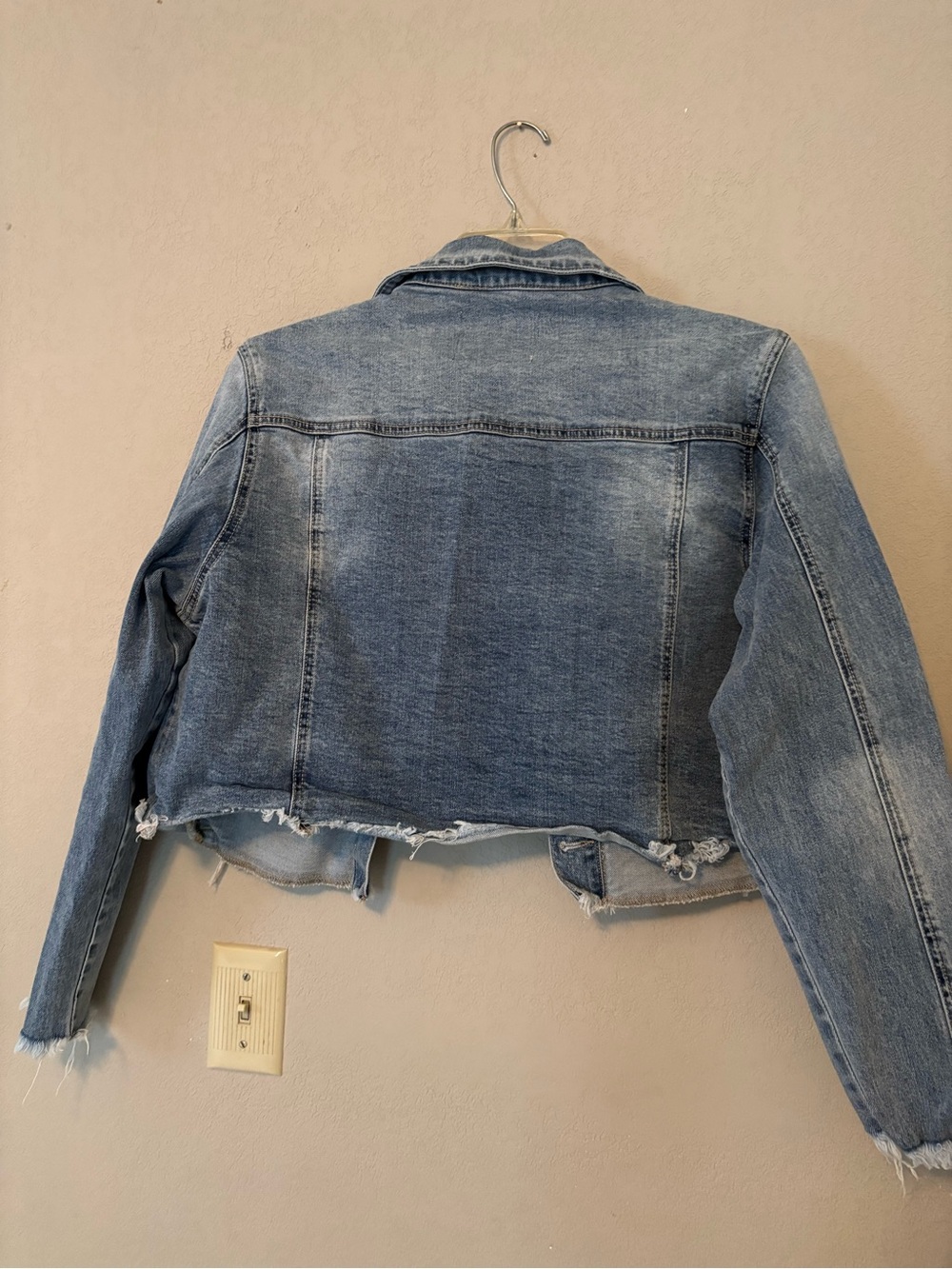 KanCan Light Blue Cropped Denim Jacket with Frayed Hem - Picture 4 of 7